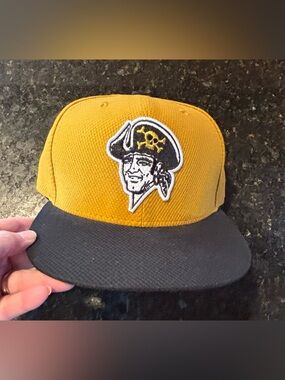 New Era Pittsburgh Pirates 59FIFTY Fitted Cap Size 7 1/8 Appliqué Mustard &Black